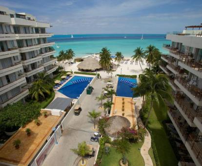 Foto de las instalaciones de este hotel frente al mar.