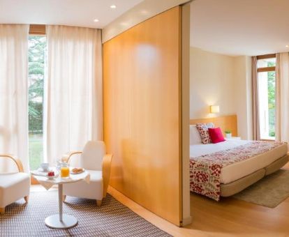 Una de las hermosas habitaciones dobles de este coqueto hotel rural.