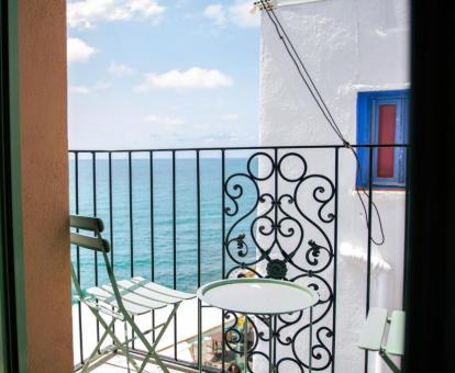 Foto de las instalaciones de este hotel con vistas al mar.