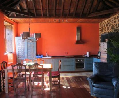 Foto del interior de una de las casas de un dormitorio y estilo rural del alojamiento.