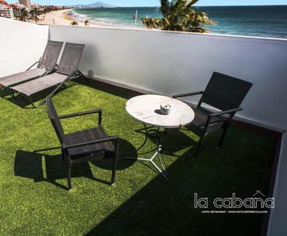 Foto de las instalaciones de este hotel con vistas al mar.