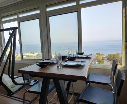 Foto de las instalaciones de este hotel con vistas al mar.