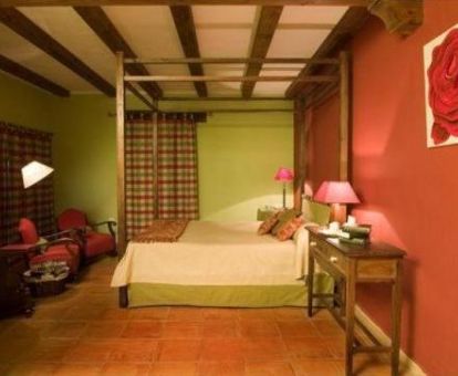 Acogedora habitación de estilo tradicional de este hotel rural.