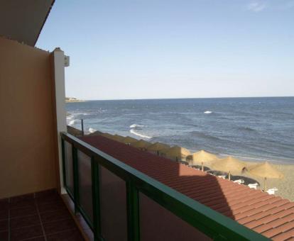 Foto de las vistas al mar desde el balcón de uno de los apartamentos.
