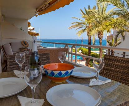 Foto de las instalaciones de este hotel con vistas al mar.