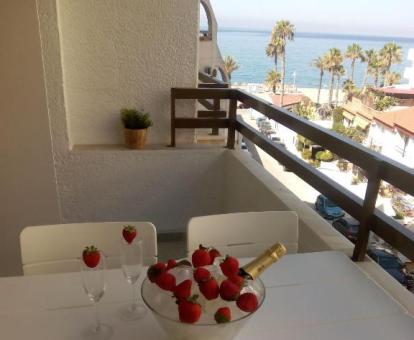 Foto de las instalaciones de este hotel con vistas al mar.