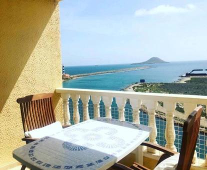 Foto de las instalaciones de este apartamento con vistas al mar.