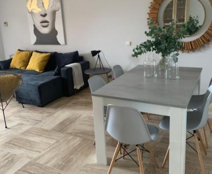 Foto del interior de este coqueto apartamento con vistas al mar.