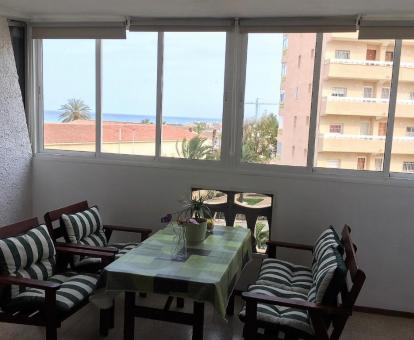 Foto de las instalaciones de este apartamento con vistas al mar.