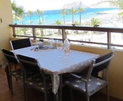 Foto de las instalaciones de este hotel con vistas al mar.