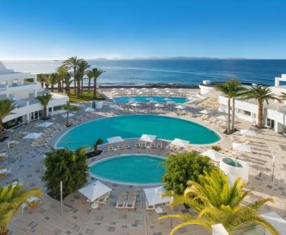 Foto de la piscina al aire libre disponible todo el año de este precioso hotel.