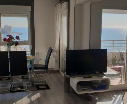 Foto de las instalaciones de este apartamento con vistas al mar.