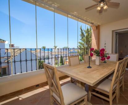 Foto de las instalaciones de este apartamento con vistas al mar.