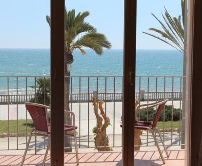 Foto de las instalaciones de este hotel con vistas al mar.