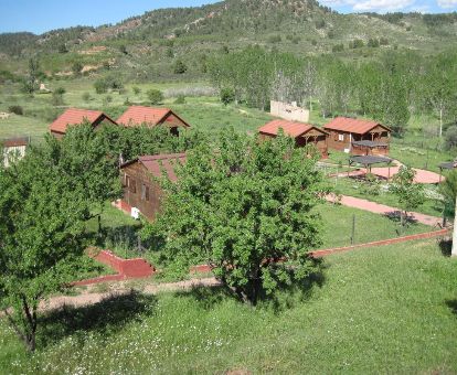 Cabañas independientes de este complejo rural en plena naturaleza.