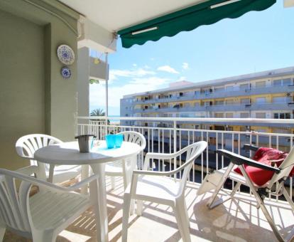 Foto de las instalaciones de este hotel con vistas al mar.