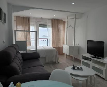 Foto de las instalaciones de este apartamento con vistas al mar.