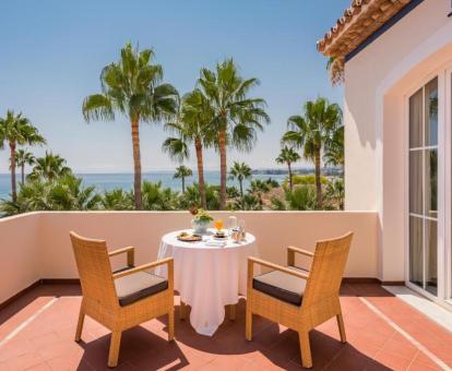 Foto de las instalaciones de este hotel con vistas al mar.