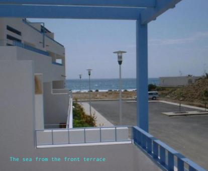 Foto de las instalaciones de este hotel con vistas al mar.