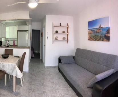 Foto de las instalaciones de este hotel con vistas al mar.