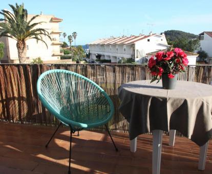Foto de las instalaciones de este hotel con vistas al mar.