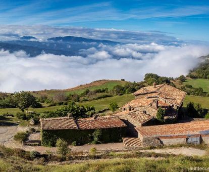 Hotel rural en un entorno natural aislado con espectaculares vistas ideal para descansar.