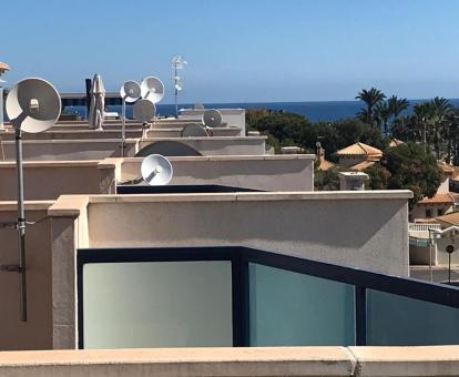 Foto de las instalaciones de este apartamento con vistas al mar.