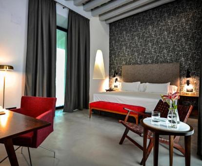 Foto de la Habitación Deluxe con bañera de hidromasajes, terraza y vistas al Real Alcázar.