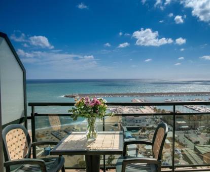 Foto de las instalaciones de este hotel con vistas al mar.