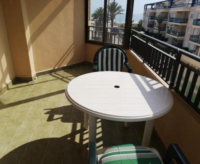 Foto de las instalaciones de este apartamento con vistas al mar.