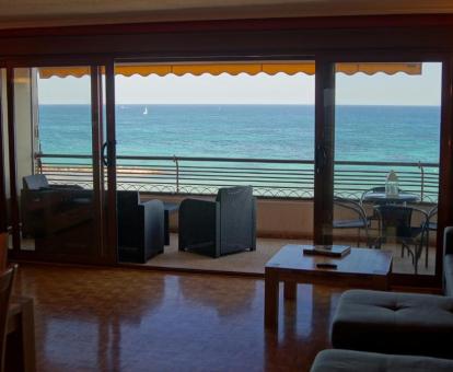 Foto de las instalaciones de este apartamento con vistas al mar.