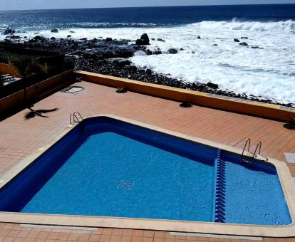 Foto de la piscina al aire libre disponible todo el año de este alojamiento.