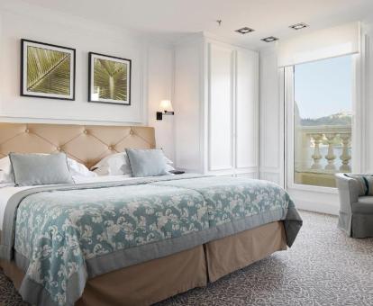 Foto de las instalaciones de este hotel con vistas al mar.