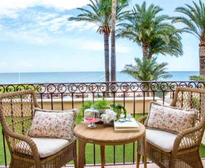 Foto de las instalaciones de este hotel con vistas al mar.