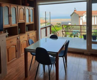 Foto de las vistas al mar desde el interior de este apartamento.