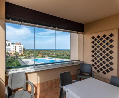 Foto de las vistas al mar desde uno de los apartamentos del establecimiento.