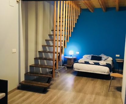 Una de las acogedoras habitaciones de este establecimiento ideal para estancias en pareja.