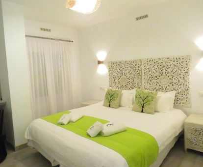 Una de las coquetas habitaciones dobles de este hotel ideal para parejas.