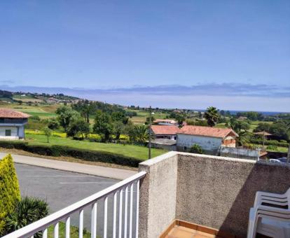 Foto de la terraza con vistas al mar de una de las habitaciones.