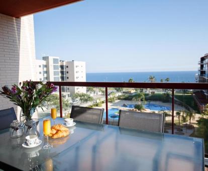 Foto de las instalaciones de este apartamento con vistas al mar.