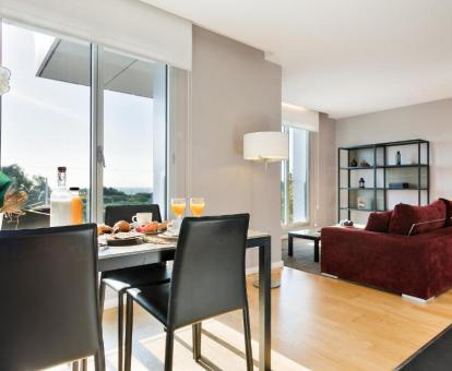 Foto de las instalaciones de este apartamento con vistas al mar.