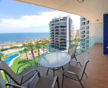 Foto de las instalaciones de este apartamento con vistas al mar.