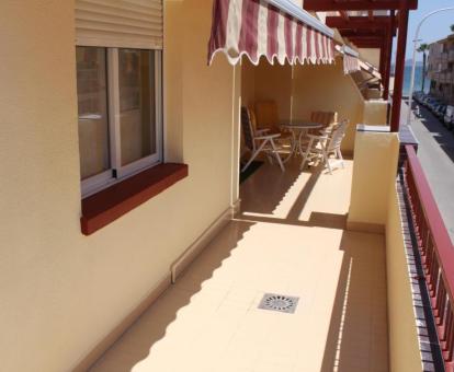 Foto de las instalaciones de este hotel con vistas al mar.
