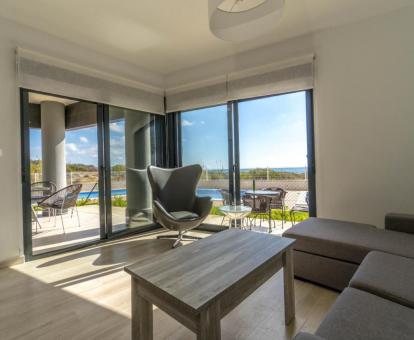 Foto de las instalaciones de este apartamento con vistas al mar.