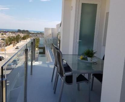 Foto de las instalaciones de este apartamento con vistas al mar.