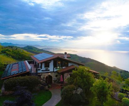 Hermoso hotel rural en un tranquilo entorno natural para descansar y recargar las pilas.