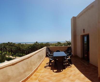 Foto de la terraza de unos de los apartamentos con vistas al mar.