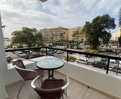 Foto de las instalaciones de este hotel con vistas al mar.