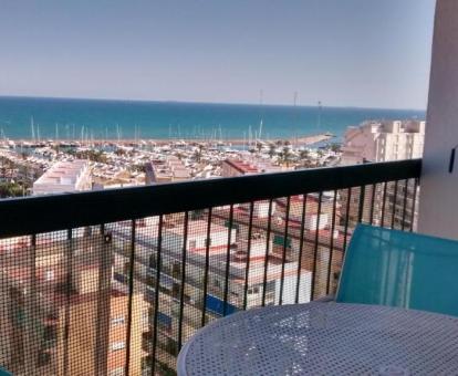 Foto de las instalaciones de este hotel con vistas al mar.