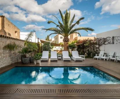 Foto de la piscina al aire libre disponible todo el año de este o te.